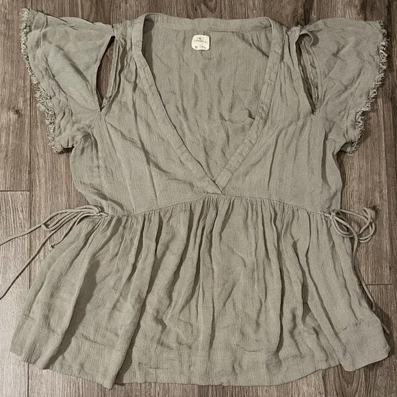 O'Neill Sage Green Ruffle Sleeve Blouse Women’s - Picture 4 of 9